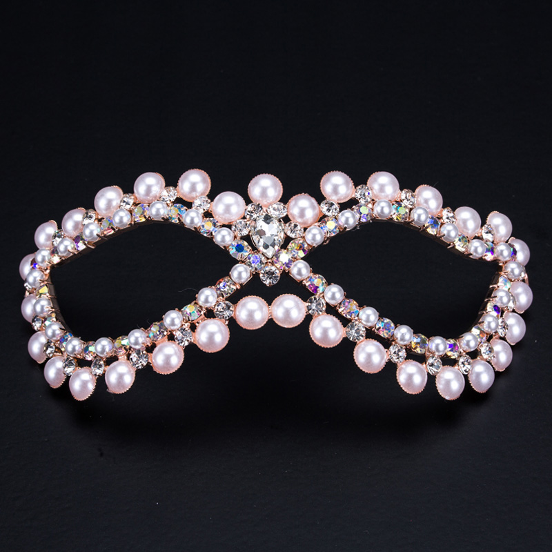 Van welke materialen zijn feestmaskers gemaakt?